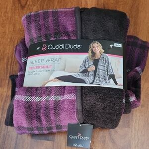 Cuddl Duds Women's Plush Reversible Sleep Wrap - Plum Plaid And Black